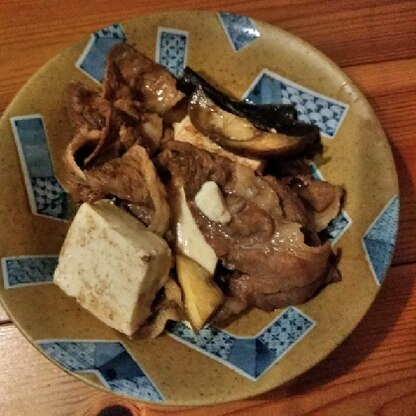 夕食のメインに作りました。
お豆腐に味が染みていくらでもイケますね。すき焼きみたいで美味しいと家族に好評でした。
ご馳走さま(*^_^*)